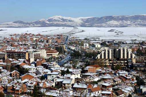 Banorët e një fshati në Kosovë ndalojnë politikanët që të shkojnë për fushatë