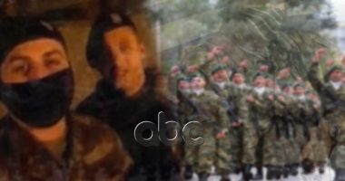 “Skuadra gati! Para marsh!” Dy shqiptarët venë në rresht ushtarët grekë, tërbim në Greqi