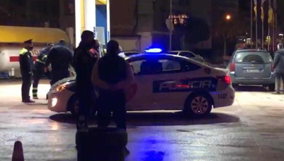 Aksident në Vlorë, automjeti përplas policin