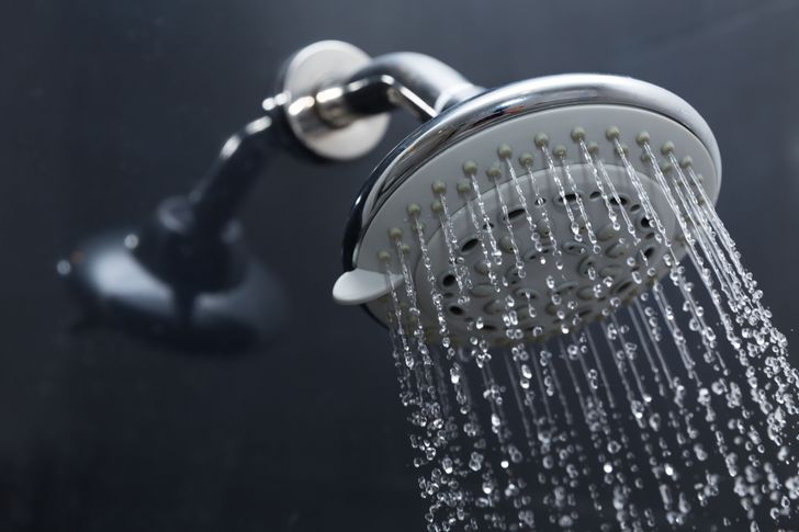 9 këshilla që do t’ju ndihmojnë, nëse nuk keni pasur kohë për të bërë dush në mëngjes