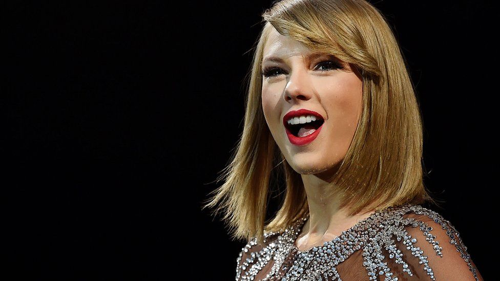 Taylor Swift i përdori emrin për titullin e albumit, parku i lojrave padit këngëtaren