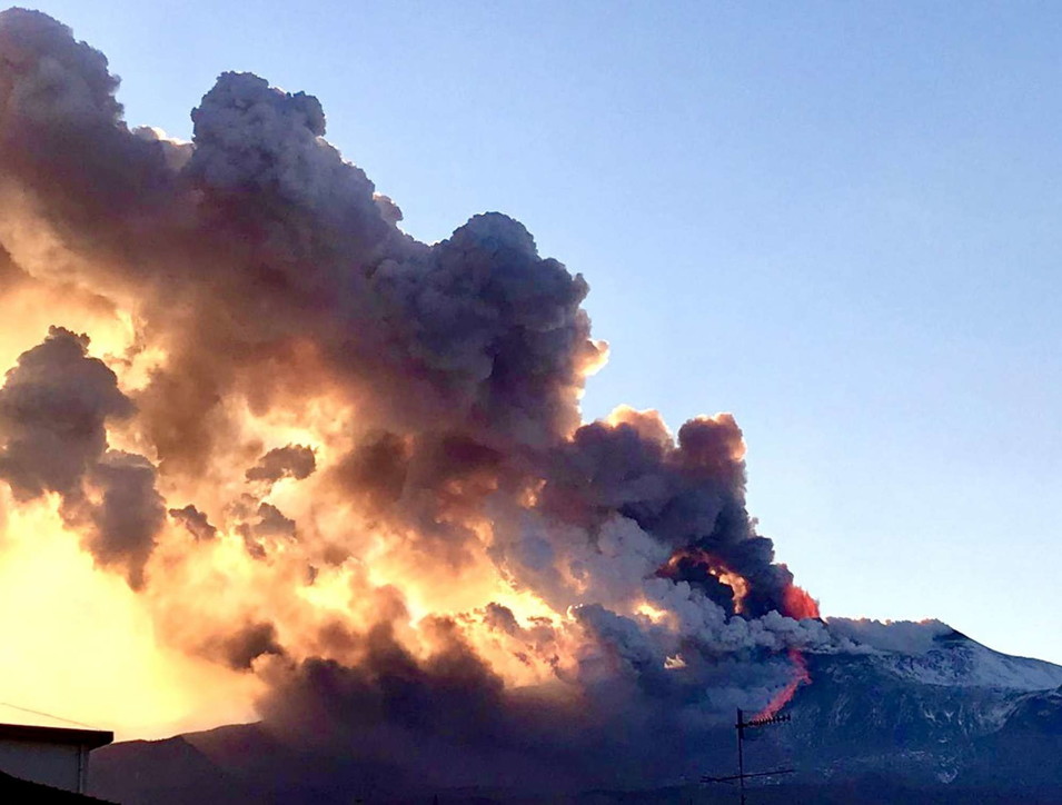 Shpërthen vullkani “Etna”, aeroporti i Catanias pezullon fluturimet