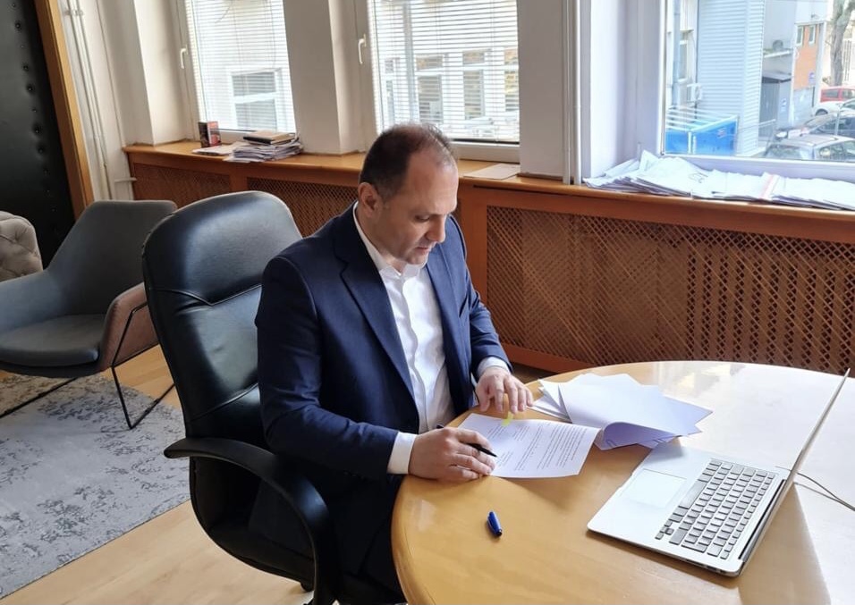 Maqedonia e Veriut firmos marrëveshjen për vaksinën kineze