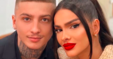 Fero dhe Arbenita prindër për herë të parë, del foto e modeles me barkun e rrumbullakosur