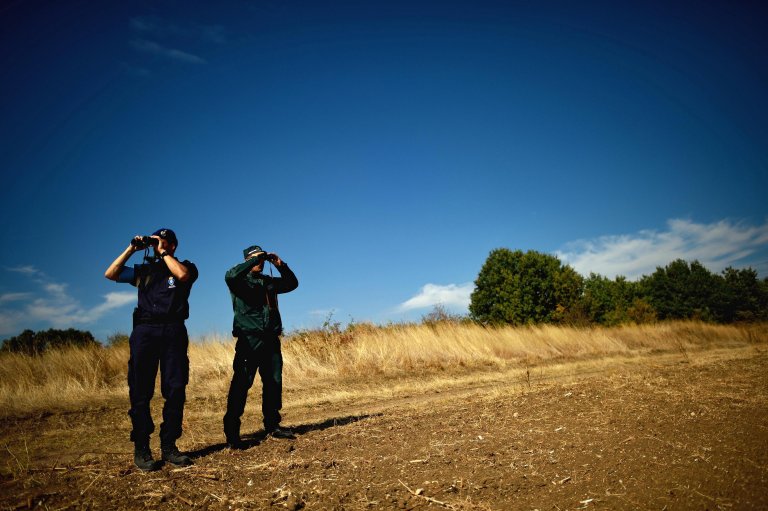 FRONTEX kap 11 gjuetarë në Dropull, mes tyre dhe tre policë, iu merr armët dhe derrin e egër