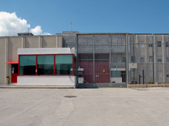 Vdes i dënuari shqiptar në Itali, ishte infektuar me COVID-19, pësoi atak kardiak