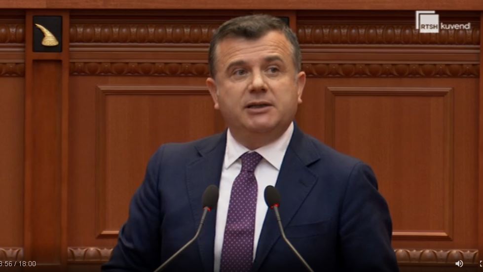 Balla thirrje të majtëve dhe të djathtëve: Nuk ka çfarë ju duhet vota kur takoni qytetarin pa maskë