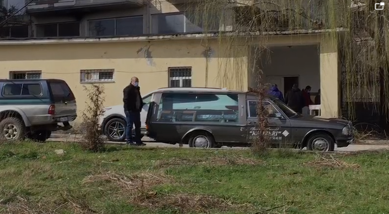 Dy elektriçistët humbën jetë, eksperti mjeko-ligjor nga Tirana mbërrin në morgun e Gjirokastrës