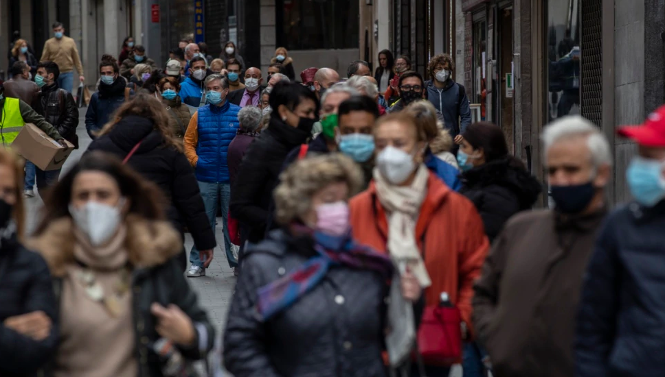 Mbi tre milionë njerëz të infektuar me koronavirus në Spanjë