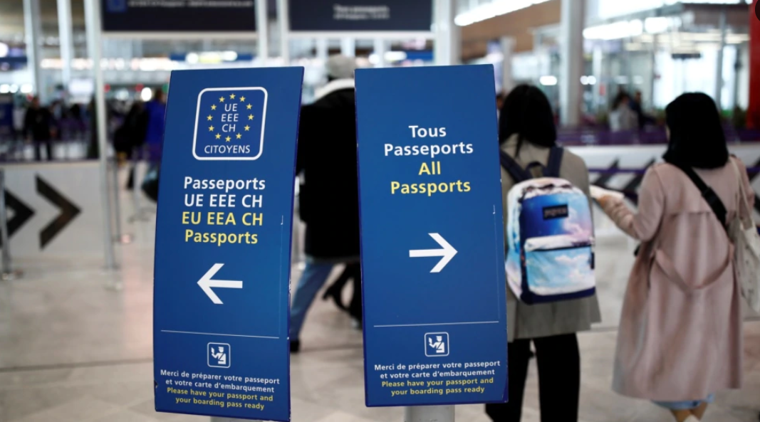 Pandemia ndryshon planet e qeverisë franceze, aeroporti Charles de Gaulle nuk do zgjerohet