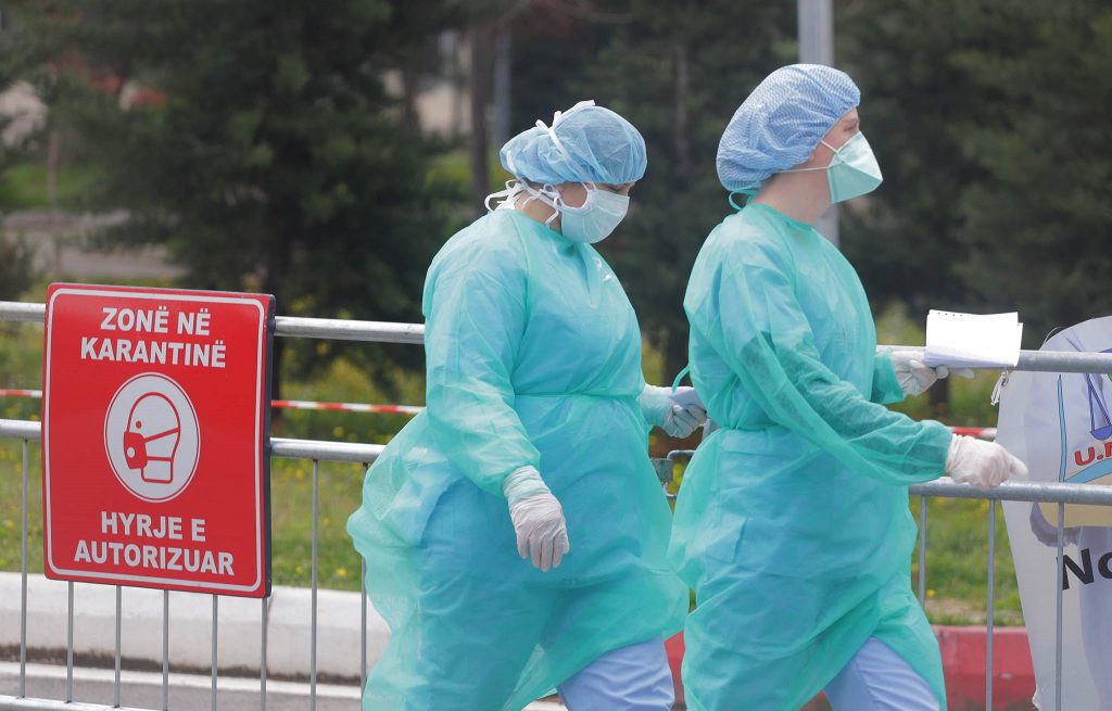 Pandemia muaj pas muaji, në nëntor dhe dhjetor vdekjet në vend u dyfishuan, rekord në Europë