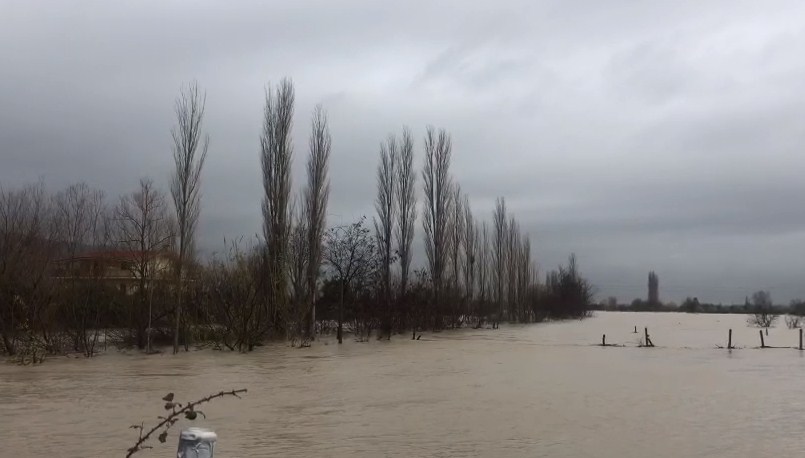 Situata nga përmbytjet në Lezhë, 130 ha tokë në ujë