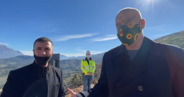 “Po komandant”, Rama kritika Tërmet Peçit: S’bën publicitet, thonë njerëzit s’bëhen rrugë në fshat