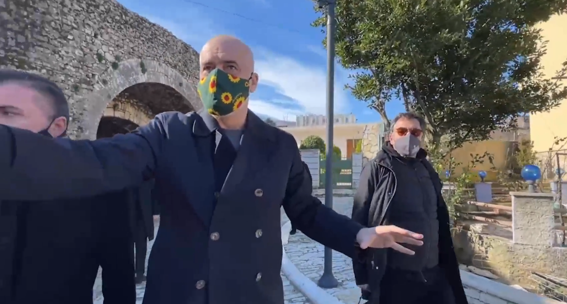 “Po zbulohet kalaja në ferra”, Rama porosit Tërmet Peçin në Tepelenë: Të mos prishet asnjë shtëpi