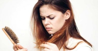 Keni ndjesinë se ju “dhembin” flokët? Pse ndodh kjo