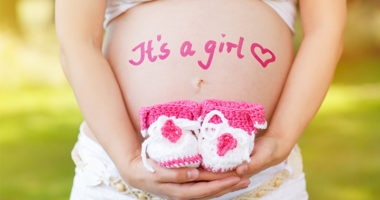 Jeni në pritje të një vajze? Këtu do të gjeni 110 emrat më të bukur për vitin 2021