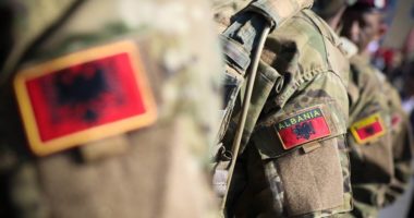 Një gjeneral kërkon të bëhet deputet nën siglen e PD-së