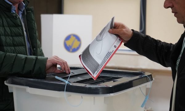 Zgjedhjet në Kosovë, KQZ: Deri në orën 11:00 kanë votuar 8.34 % e qytetarëve