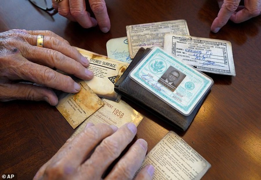 I kishte humbur 53 vite më parë, burri gjen portofolin në Antarktidë
