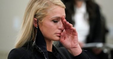 “Më zhvishnin dhe më shihnin kur bëja dush”, Paris Hilton kujton të shkuarën me lot në sy