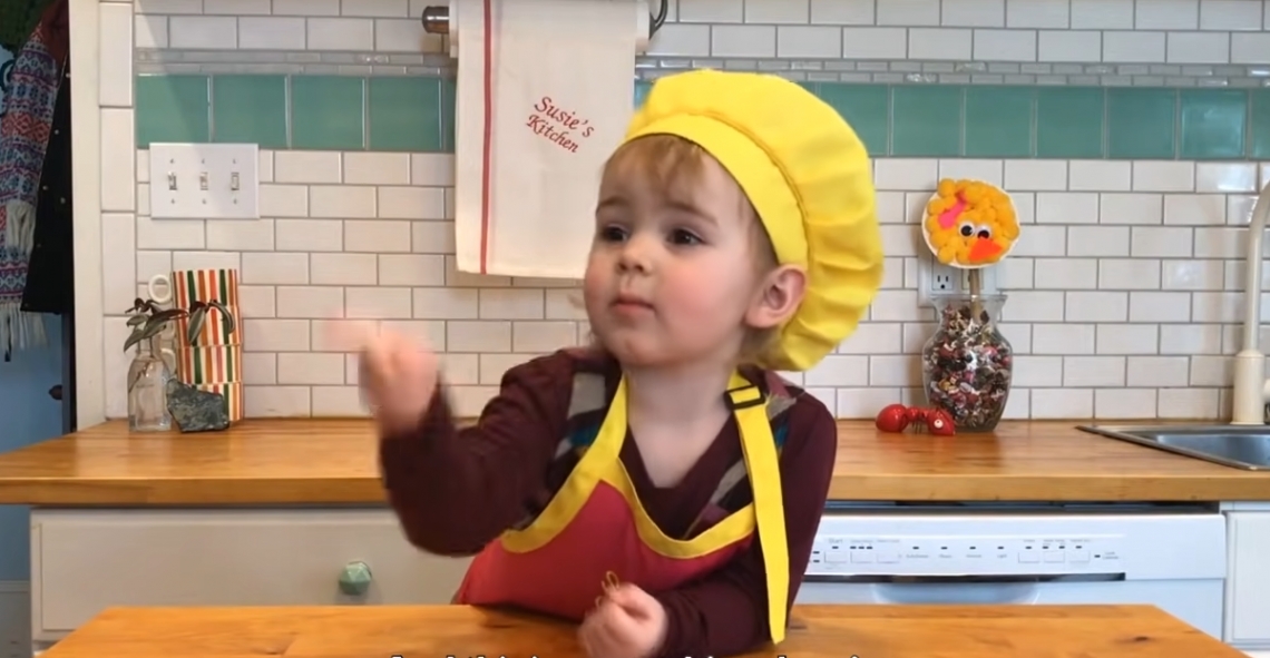 VIDEO/ Kuzhinierja dy-vjeçare bën xhiron e rrjetit me tortën e saj