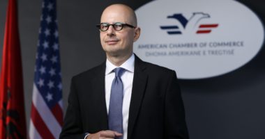 Biznesi amerikan “ankohet” për procedurat doganore