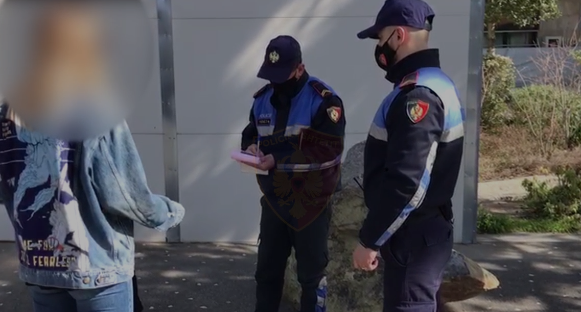 Lëvizje pa maska e shkelje të orës policore, 997 qytetarë të gjobitur në 24 orë
