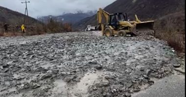 Rrëshqitje dherash në aksin Shëngjergj-Tiranë, bllokohet qarkullimi