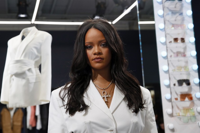 Rihanna akuzohet për përvetësim kulturor, fotoja topless nxit debate nga besimtarët hindu