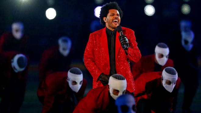 The Weeknd elektrizon skenën e “Super Bowl” me performancën që kushtoi 7 milionë dollarë