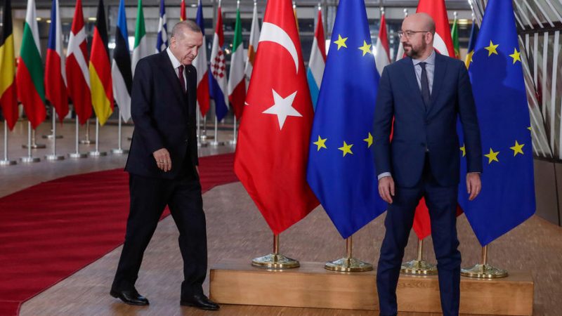 Pse Turqia po kthen kokën pikërisht tani nga Perëndimi?