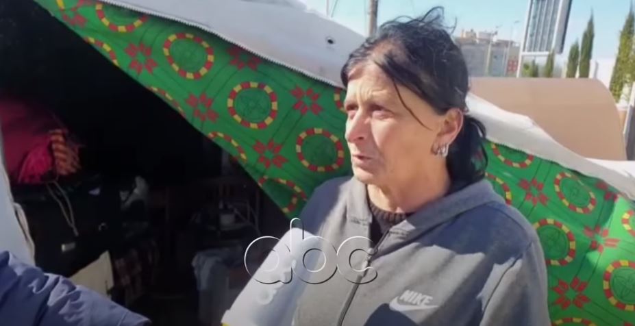 Netët e acarta në çadra të familjeve të dëmtuara nga tërmeti