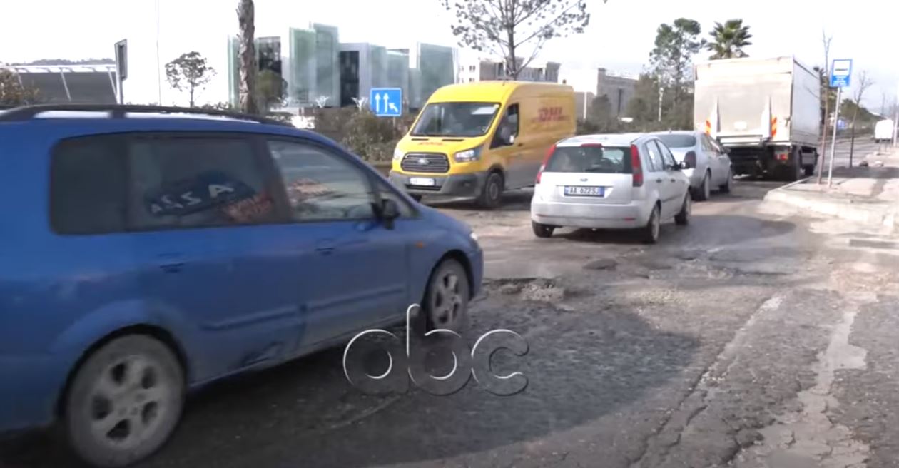 Amortizimi i rrugës dytësore në superstradën Tiranë-Durrës, së shpejti nis rehabilitimi
