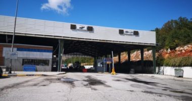 Greqia do të hapë doganën e Kapshticës me kusht