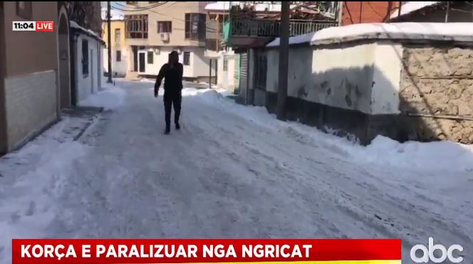 Korça e paralizuar nga ngricat, problem mbetet situata në zonat malore