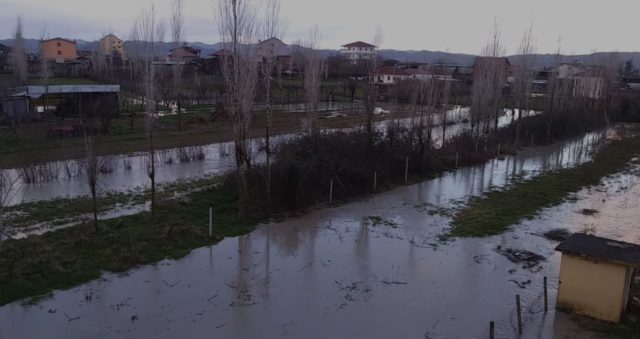 Situata në Shkodër, 9 shtëpi të përmbytura në Dajç, 55 të rrethuara nga uji në Berdicë