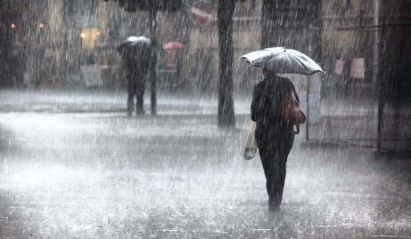 Stuhi shiu, breshër dhe rrufe, fundjavë “vjeshte” në mes të gushtit në Shqipëri