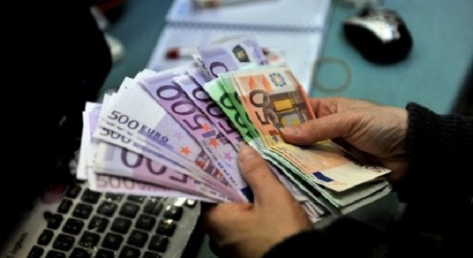 Paraja jashtë bankave arrin rekordin e 2.8 miliardë eurove në dhjetor, çfarë ndodhi në pandemi
