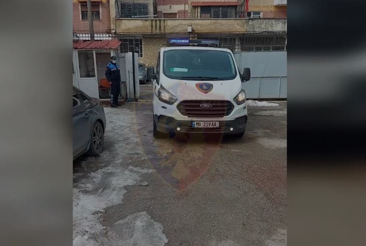 Transportonte emigrantë të paligjshëm, arrestohet 29-vjeçari nga Korça