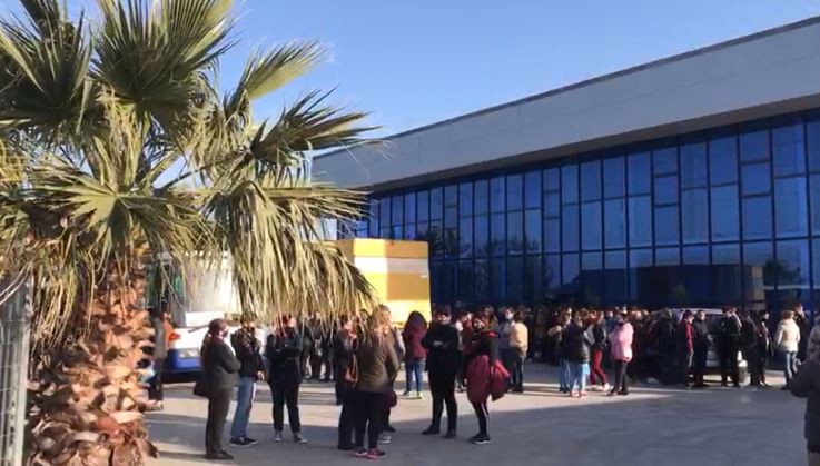 300 punonjësit e një fasonerie në Lezhë protestë për mungesën e energjisë