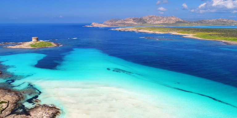 Ishulli i Sardenjës do të kërkojë pasaportë vaksinimi ndaj Covid për turistët