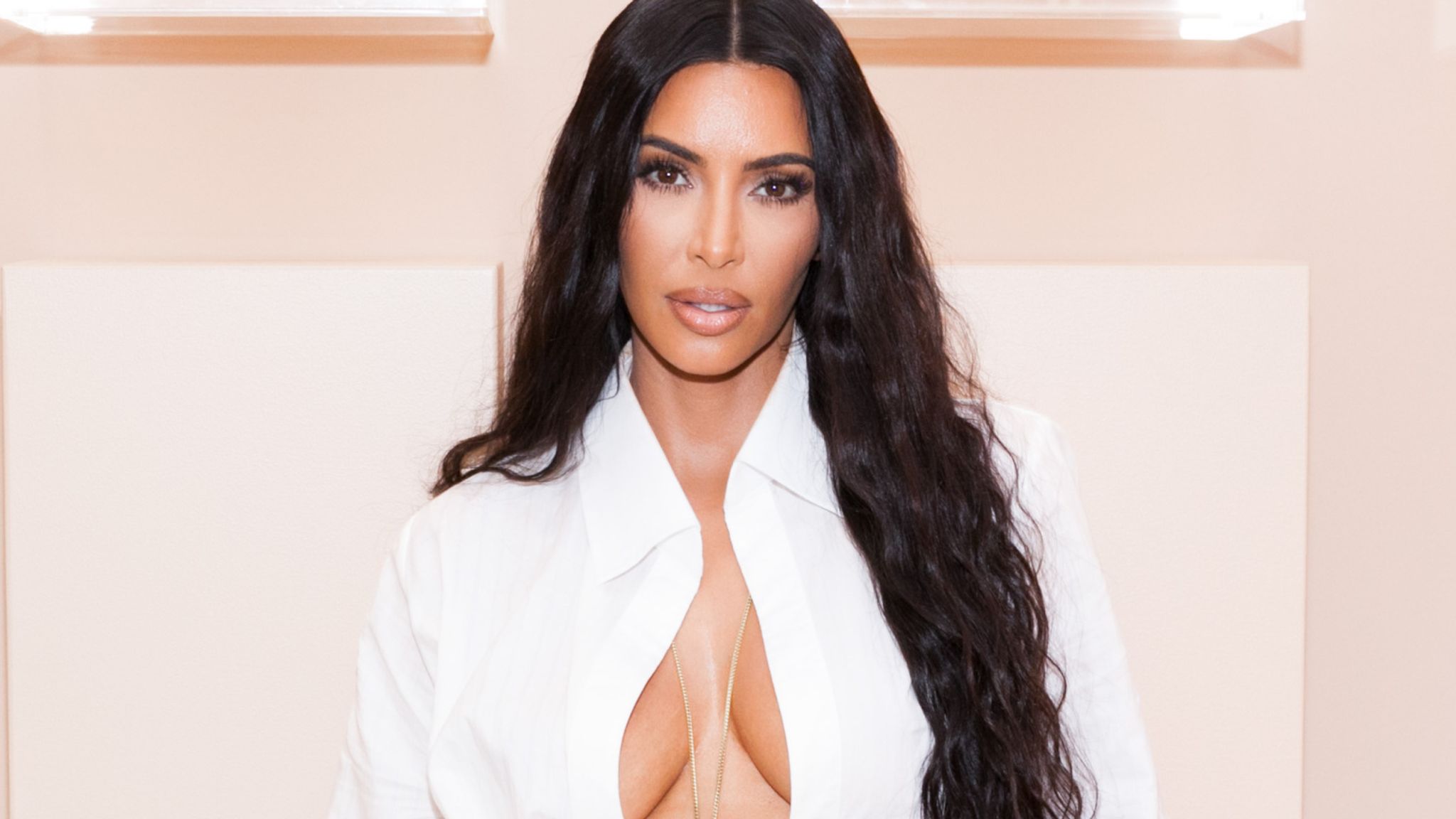 Ekspozoi linjat trupore perfekte, Kim Kardashian zbulon sekretet e dietës së saj