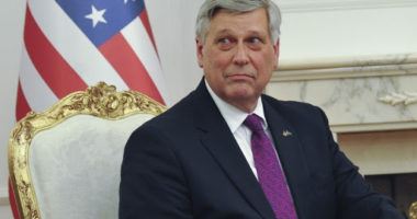 Ambasadori amerikan komenton deklaratat e Kurtit dhe Haradinajt për bashkim kombëtar