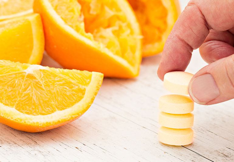 Studimi: Vitamina C dhe zinku nuk lehtësojnë simptomat e pacientëve me Covid-19