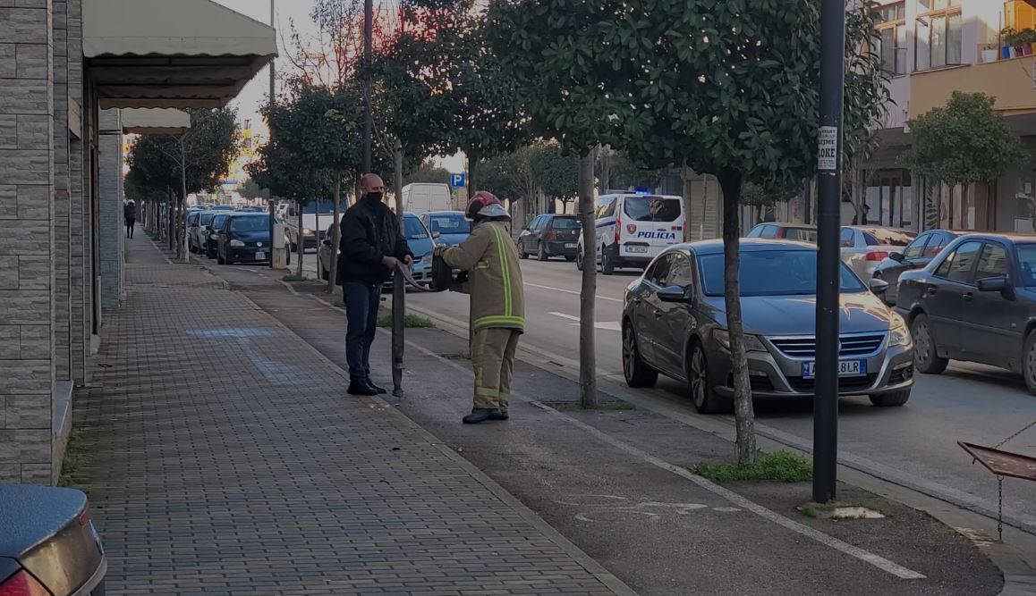 Përfshihet nga zjarri banesa në Fier, shkak lavatriçja