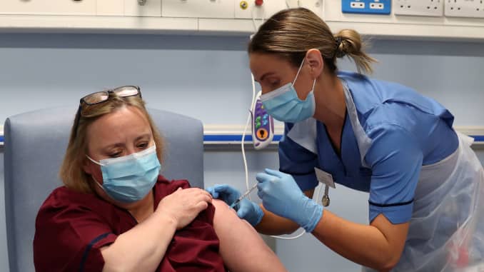 367 mijë të vaksinuar në 24 orë në Britani