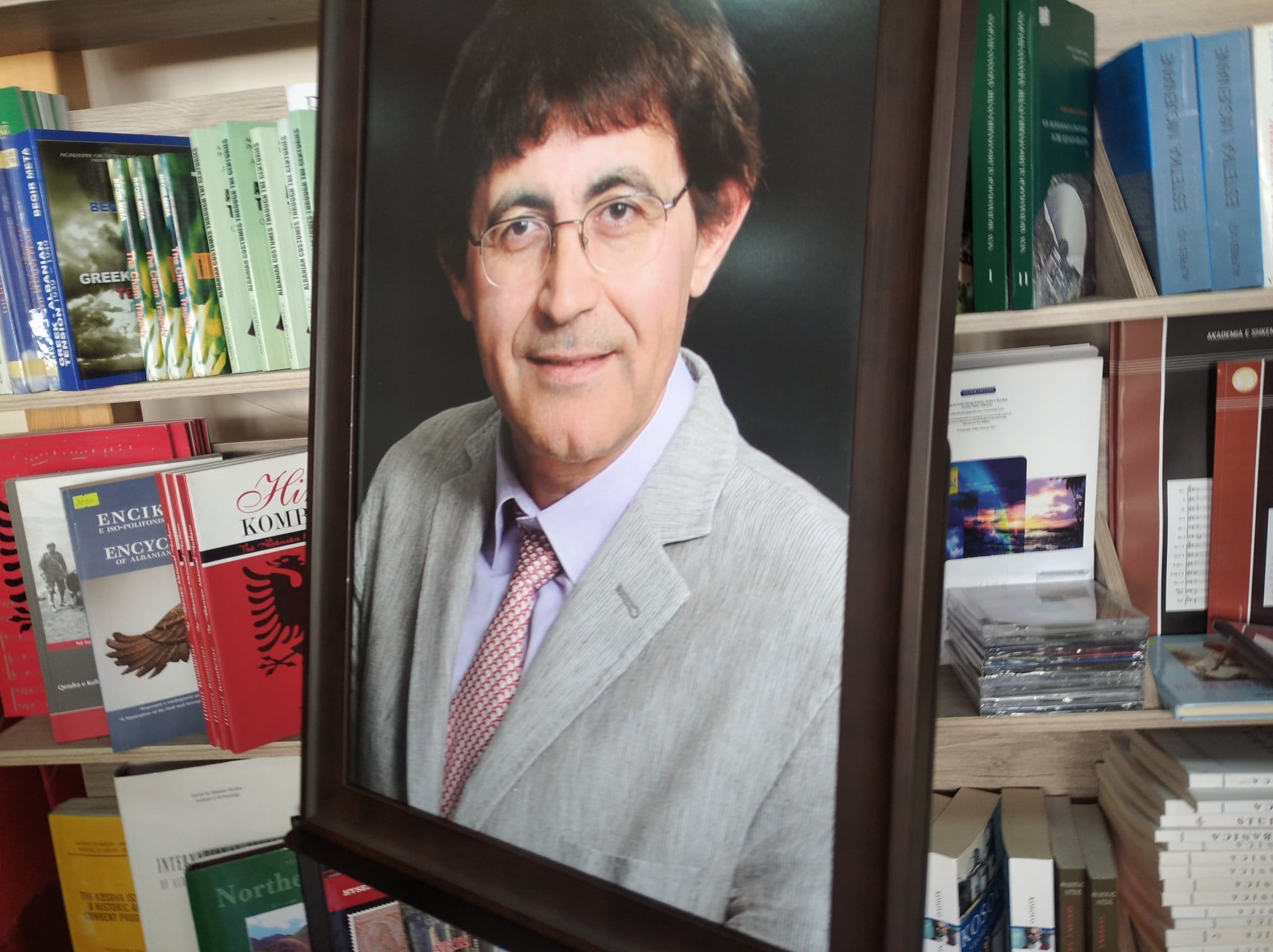 I mori jetën COVID, shkencëtari shqiptar do të prehet në vendlindje