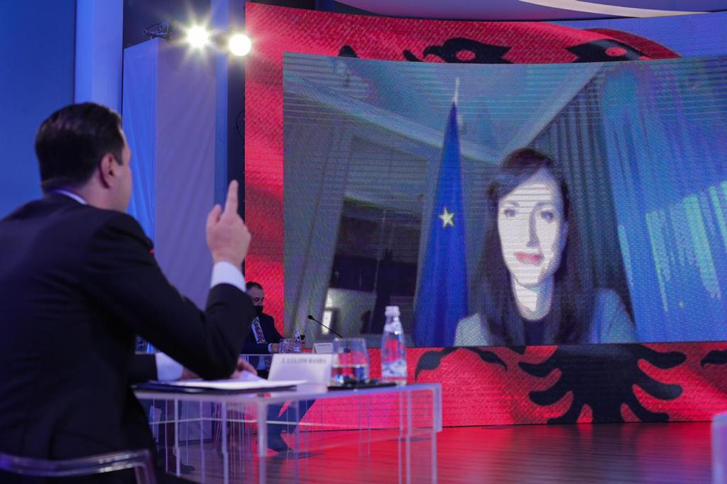 “Dyfishim të trajtimit profesional” Basha: 5 gjuhë të huaja falas për çdo shqiptar, kudo ku jeton