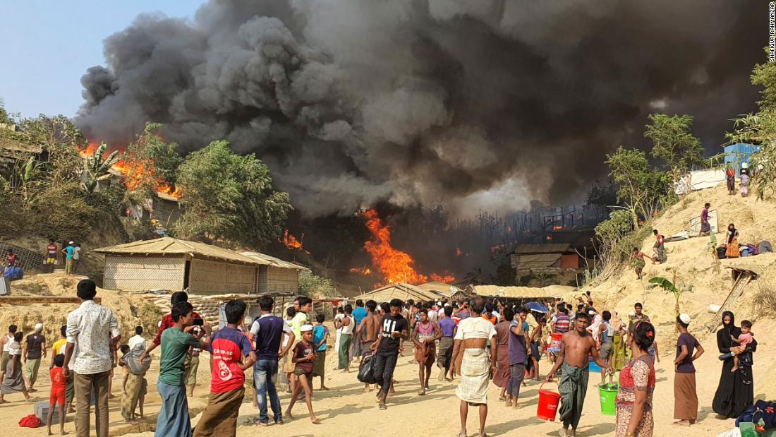 Zjarri shkatërron kampin e refugjatëve në Bangladesh