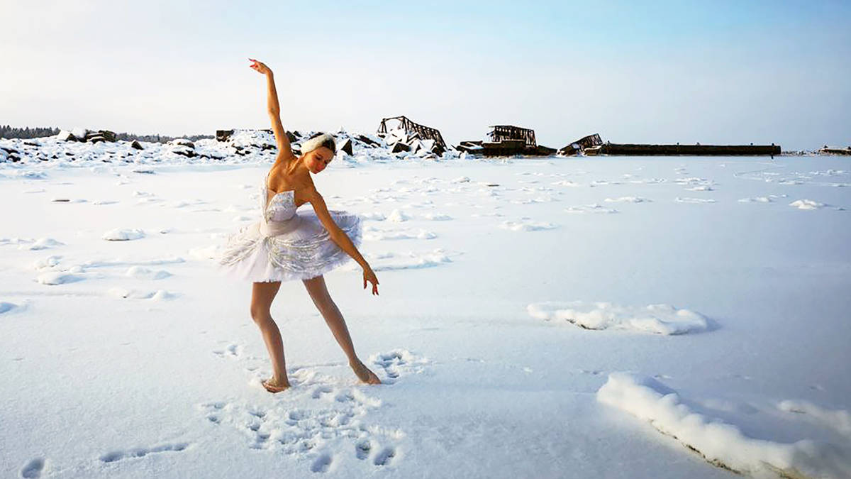 Balerina interpreton “Liqenin e Mjellmave” në minus 15 gradë Celsius dhe ka një arsye të fortë